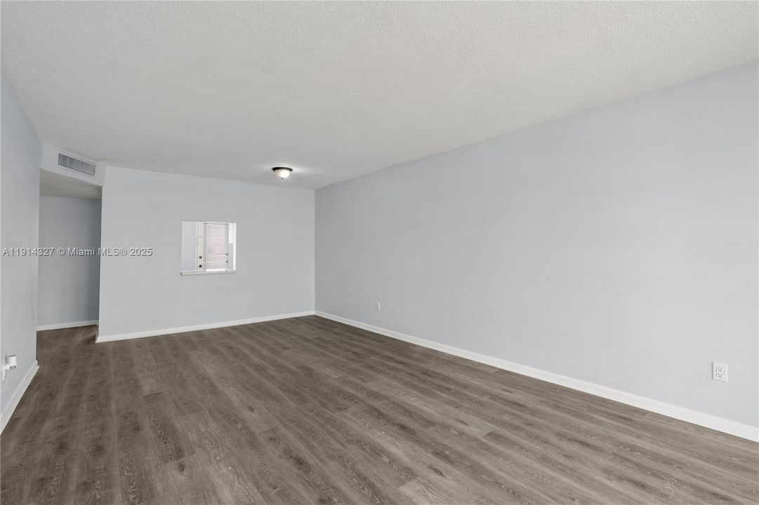 For Rent: $1,495 (1 beds, 1 baths, 825 Square Feet)