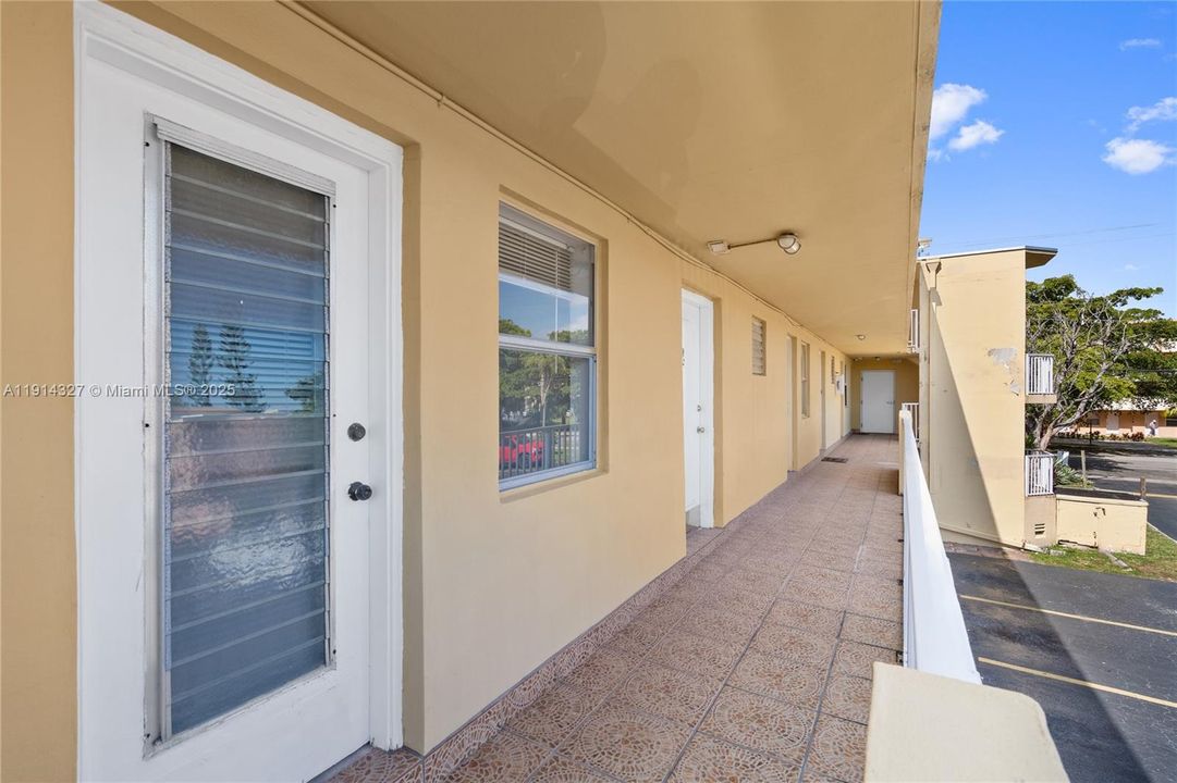 For Rent: $1,495 (1 beds, 1 baths, 825 Square Feet)