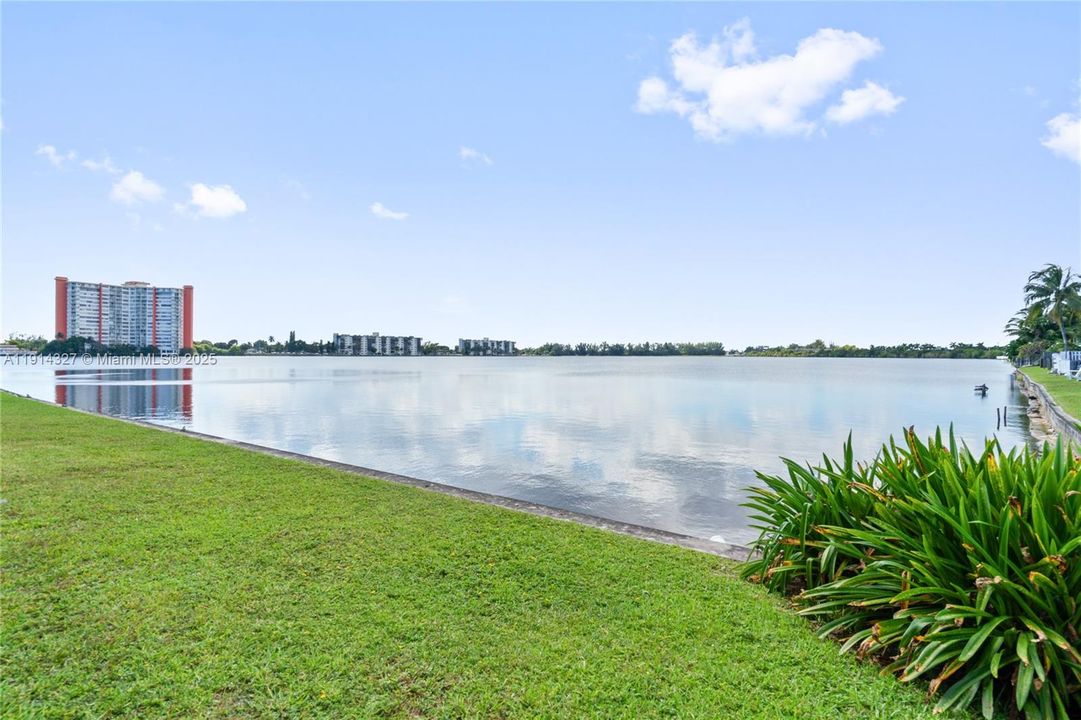 For Rent: $1,495 (1 beds, 1 baths, 825 Square Feet)