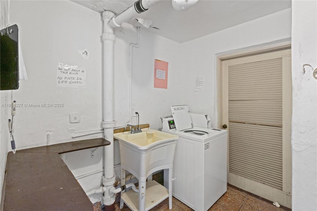 For Rent: $1,495 (1 beds, 1 baths, 825 Square Feet)