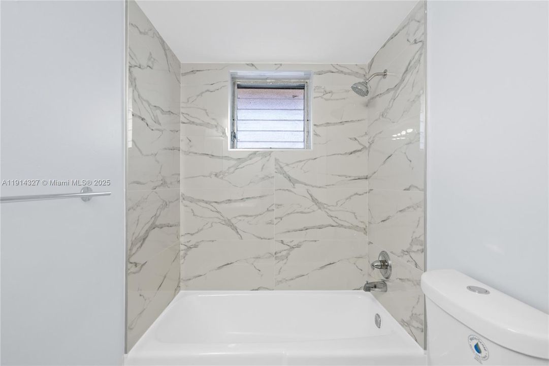 For Rent: $1,495 (1 beds, 1 baths, 825 Square Feet)