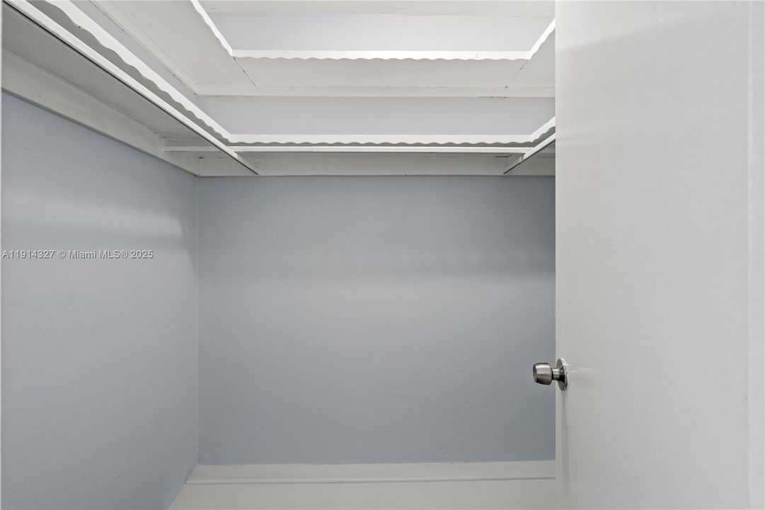 For Rent: $1,495 (1 beds, 1 baths, 825 Square Feet)