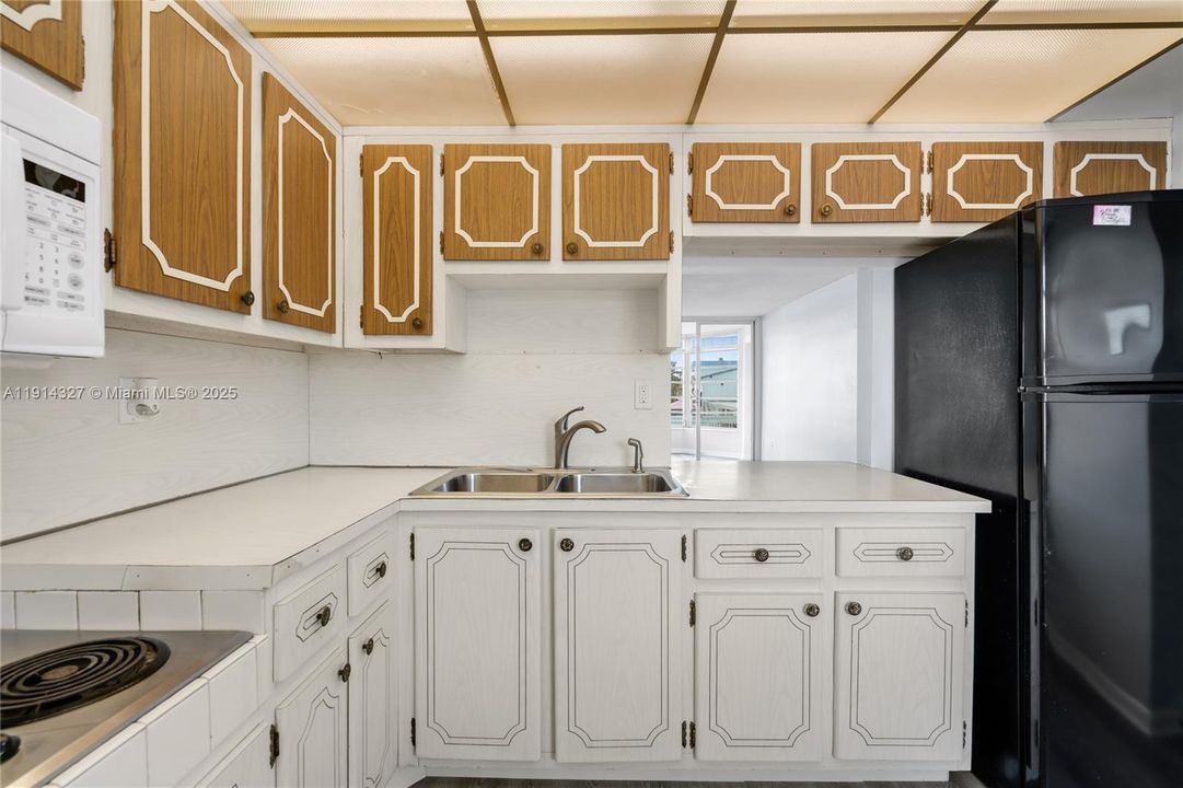 For Rent: $1,495 (1 beds, 1 baths, 825 Square Feet)