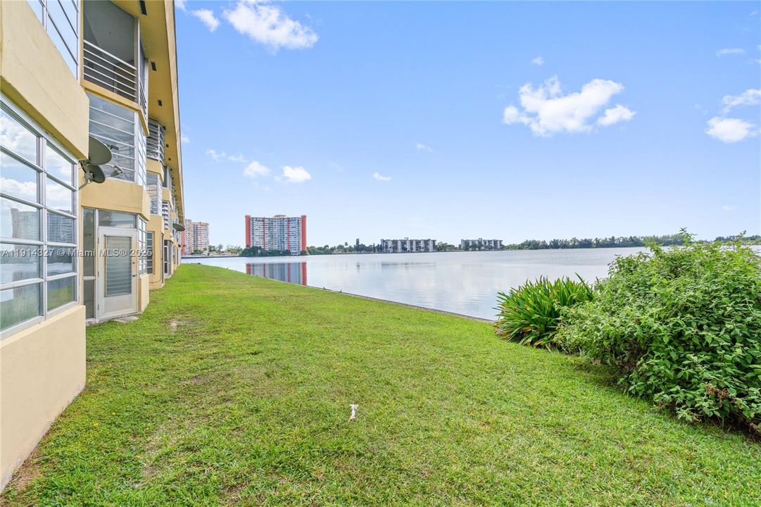 For Rent: $1,495 (1 beds, 1 baths, 825 Square Feet)