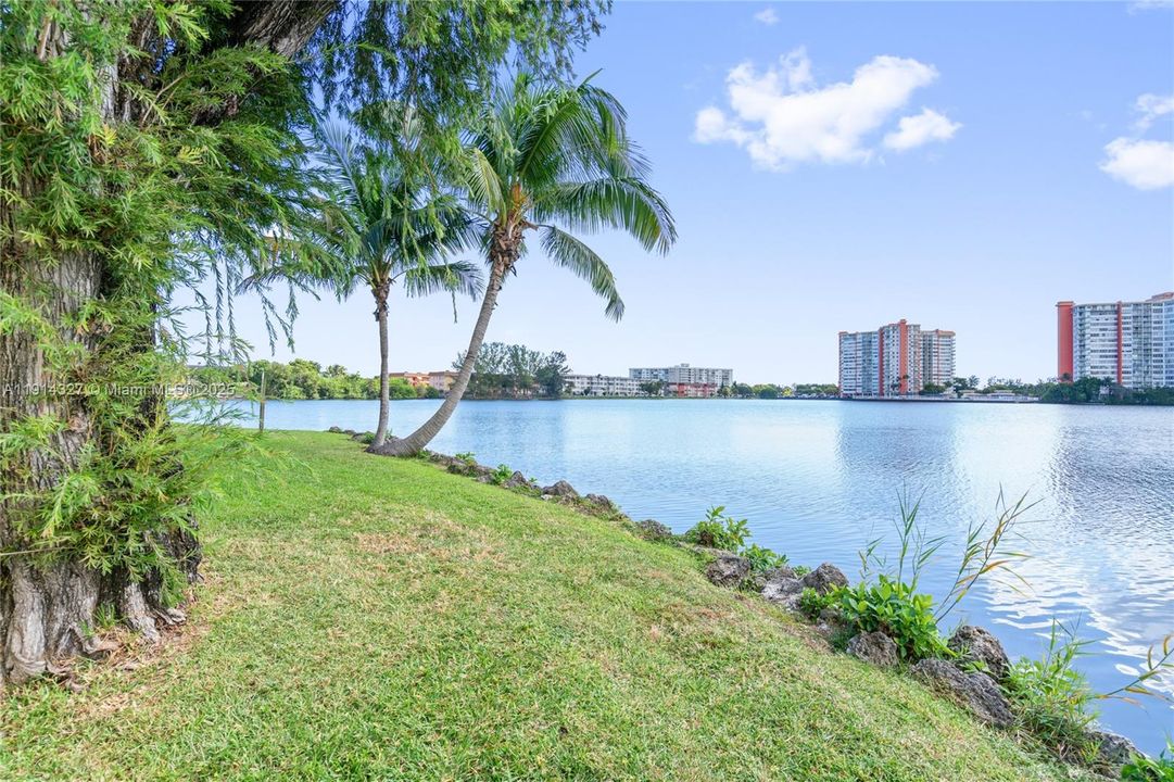 For Rent: $1,495 (1 beds, 1 baths, 825 Square Feet)