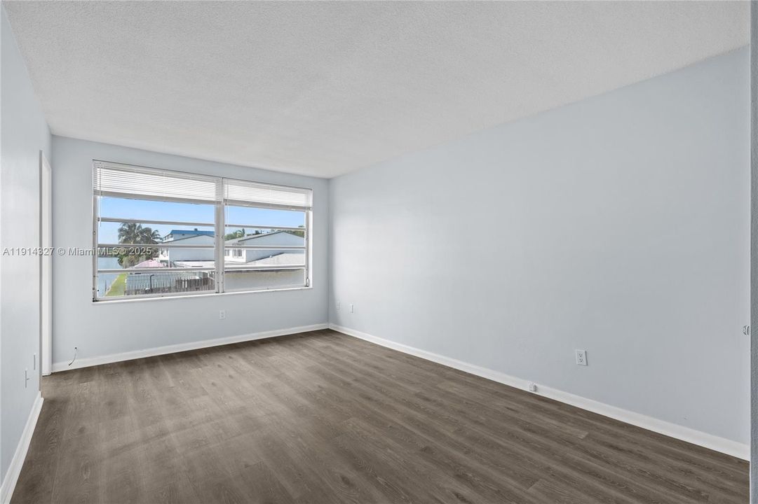 For Rent: $1,495 (1 beds, 1 baths, 825 Square Feet)