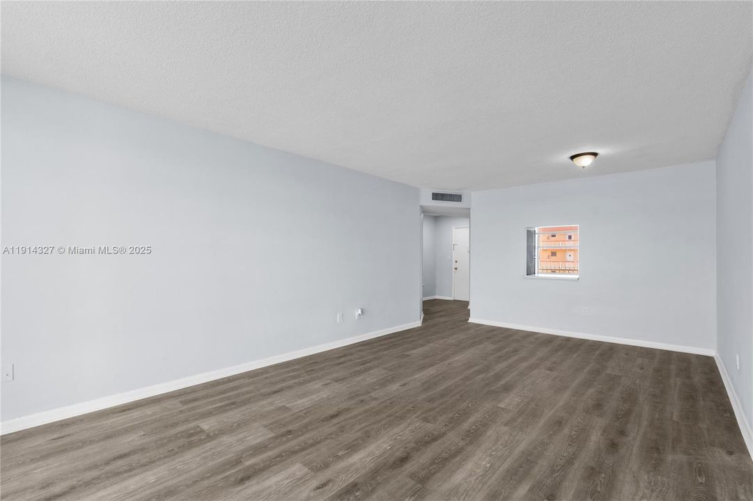 For Rent: $1,495 (1 beds, 1 baths, 825 Square Feet)