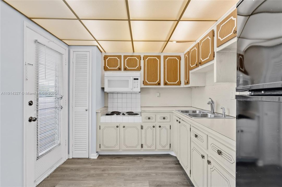 For Rent: $1,495 (1 beds, 1 baths, 825 Square Feet)