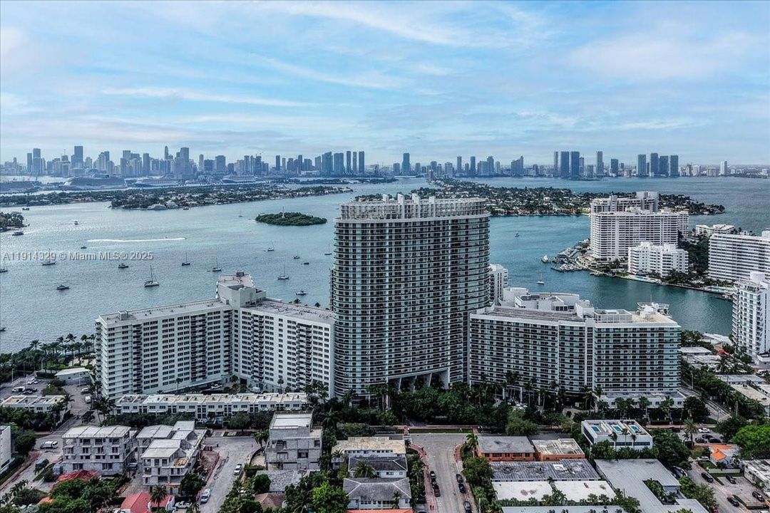 На продажу: $695,000 (2 спален, 2 ванн, 1121 Квадратных фут)