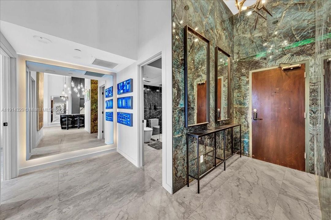 На продажу: $695,000 (2 спален, 2 ванн, 1121 Квадратных фут)