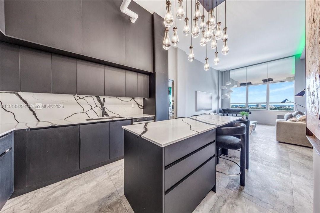 На продажу: $695,000 (2 спален, 2 ванн, 1121 Квадратных фут)