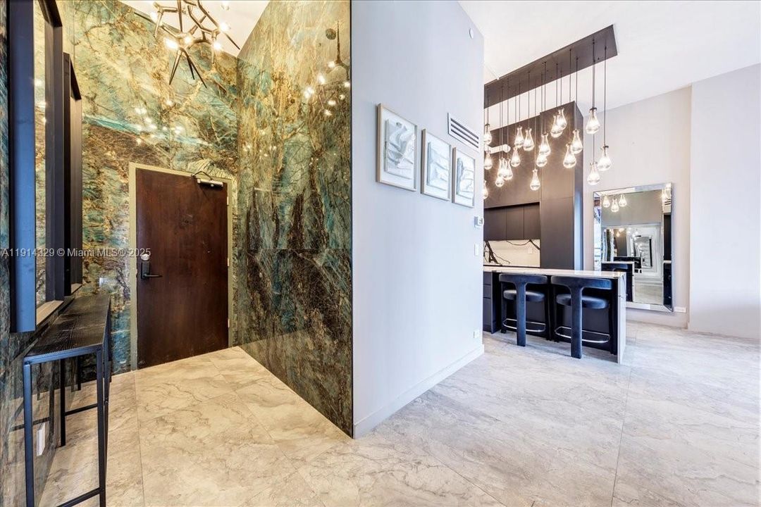 На продажу: $695,000 (2 спален, 2 ванн, 1121 Квадратных фут)