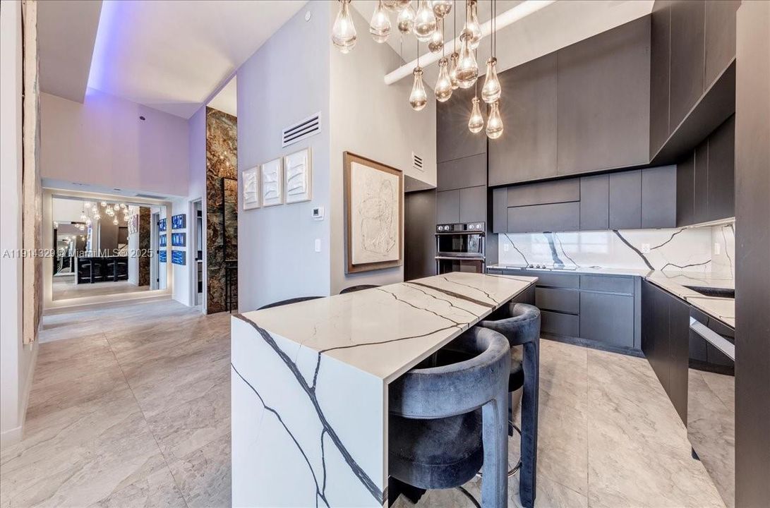 На продажу: $695,000 (2 спален, 2 ванн, 1121 Квадратных фут)