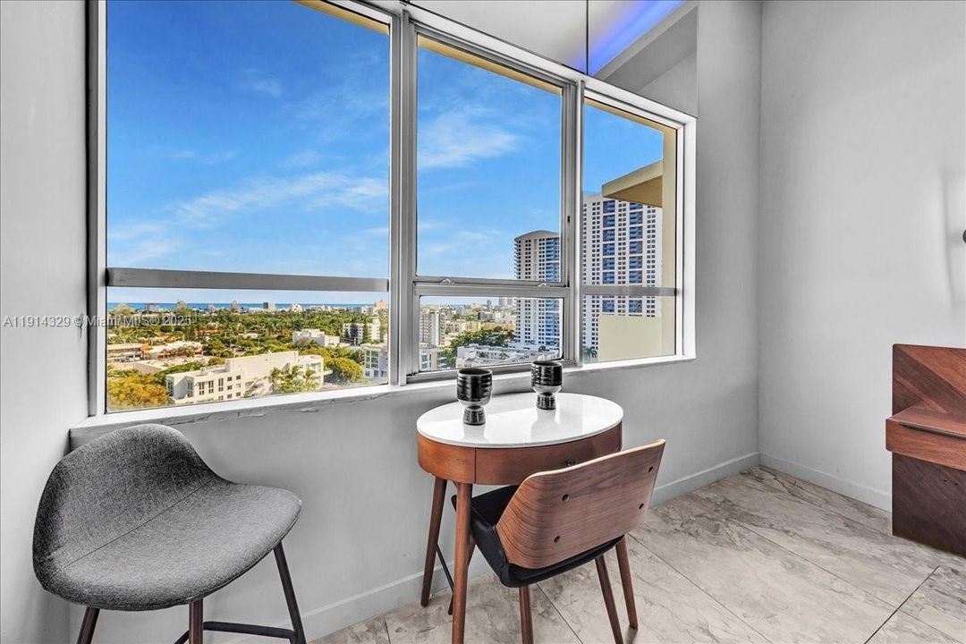 На продажу: $695,000 (2 спален, 2 ванн, 1121 Квадратных фут)