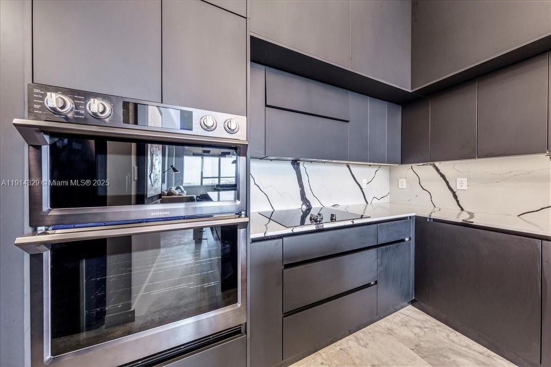 На продажу: $695,000 (2 спален, 2 ванн, 1121 Квадратных фут)