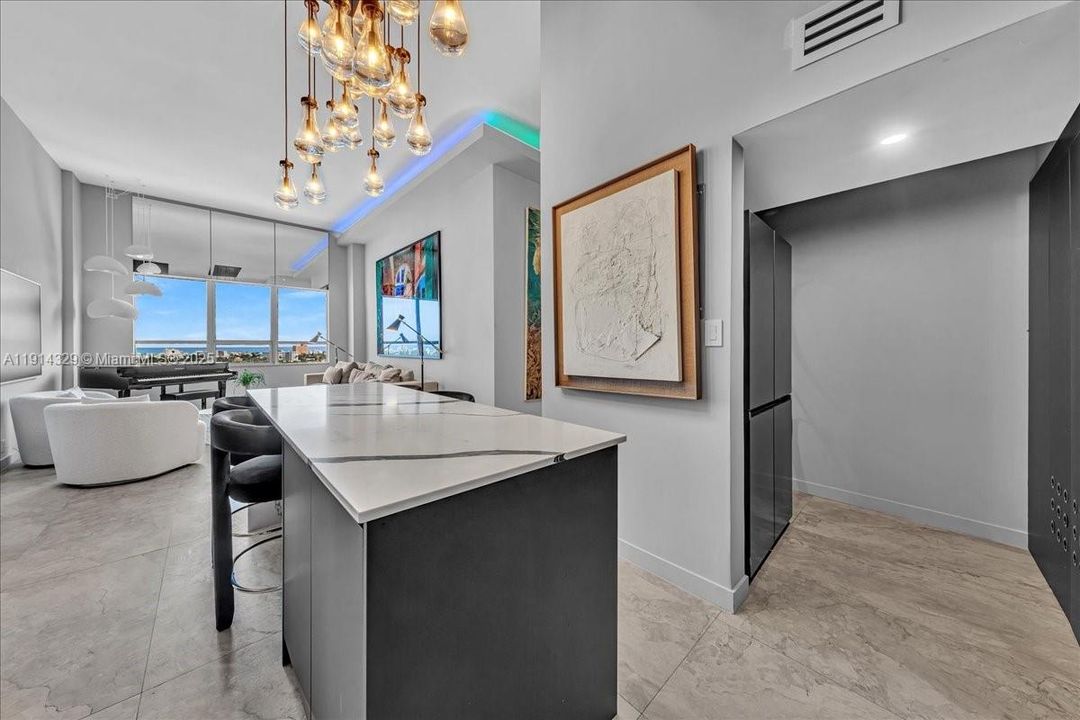 На продажу: $695,000 (2 спален, 2 ванн, 1121 Квадратных фут)