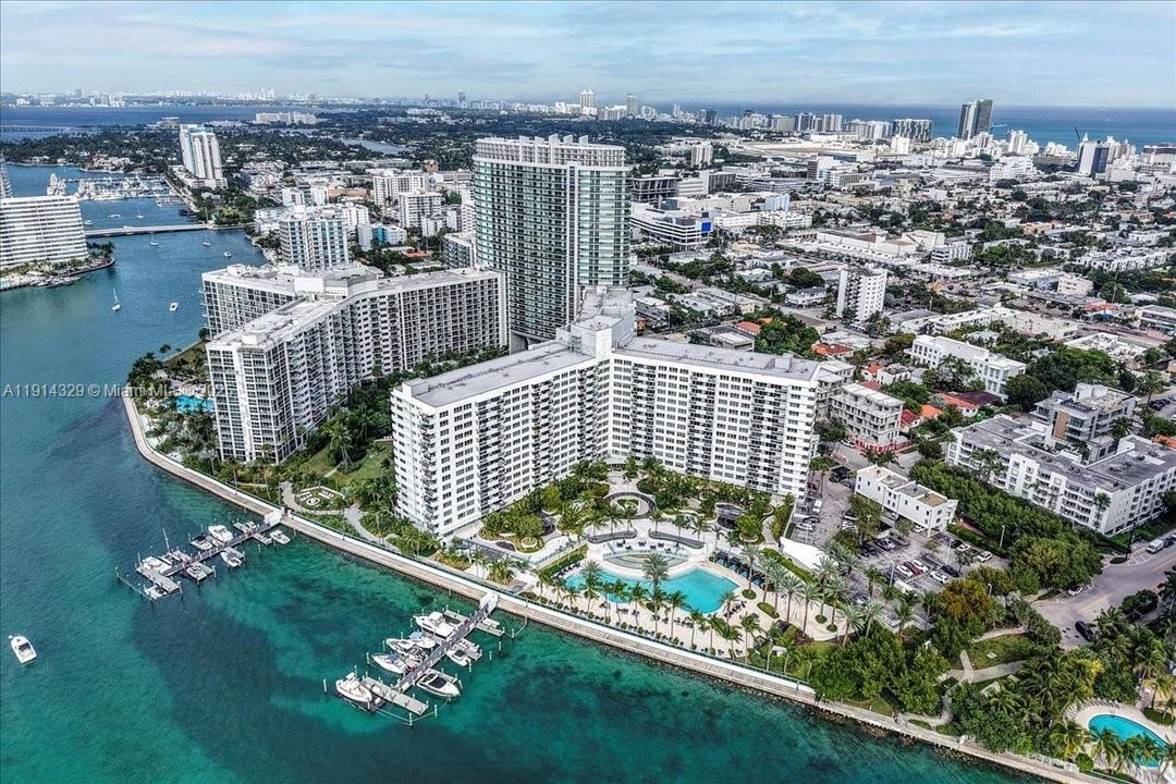 На продажу: $695,000 (2 спален, 2 ванн, 1121 Квадратных фут)