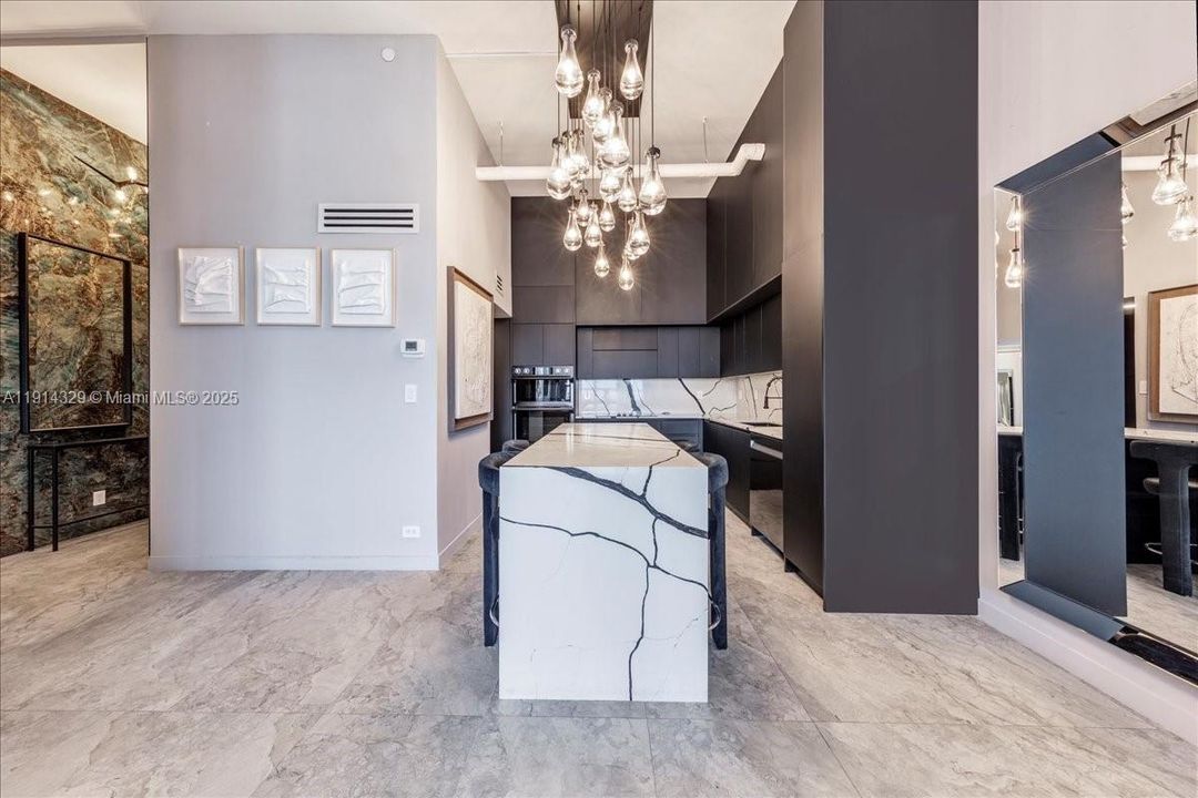 На продажу: $695,000 (2 спален, 2 ванн, 1121 Квадратных фут)