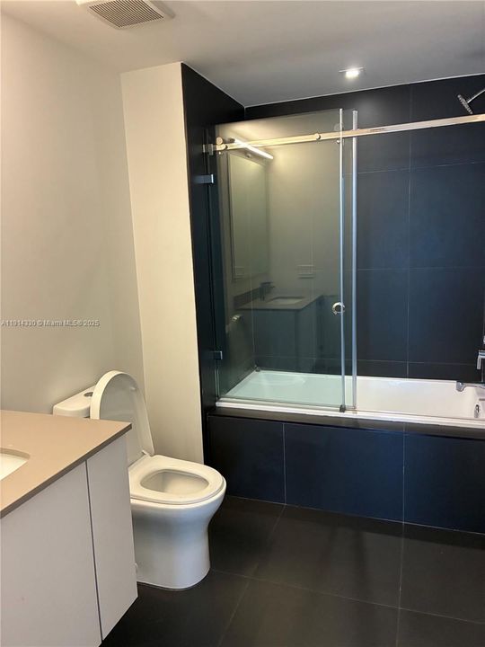 For Sale: $544,900 (2 beds, 2 baths, 882 Square Feet)