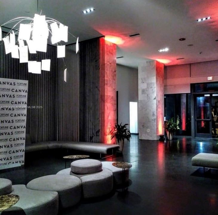 For Sale: $544,900 (2 beds, 2 baths, 882 Square Feet)