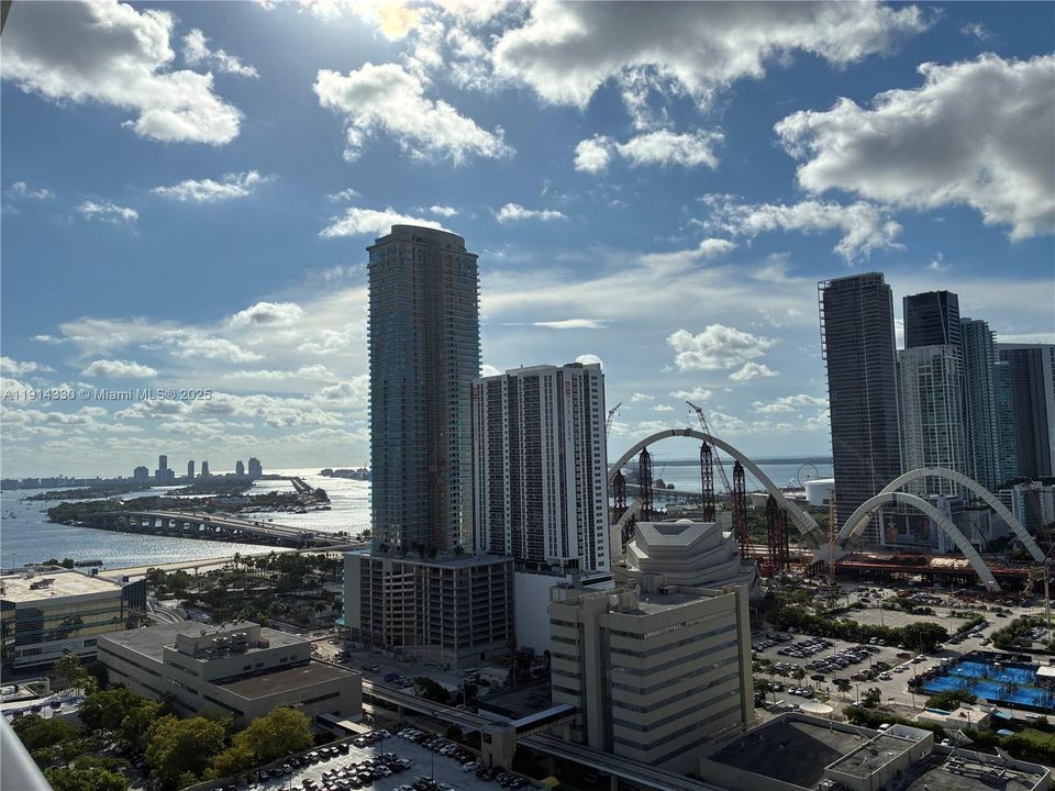 For Sale: $544,900 (2 beds, 2 baths, 882 Square Feet)