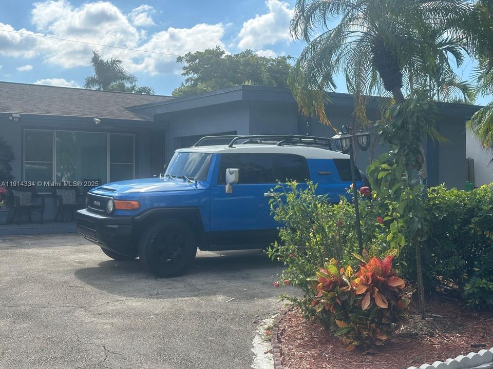 待售: $650,000 (4 贝兹, 2 浴室, 1642 平方英尺)