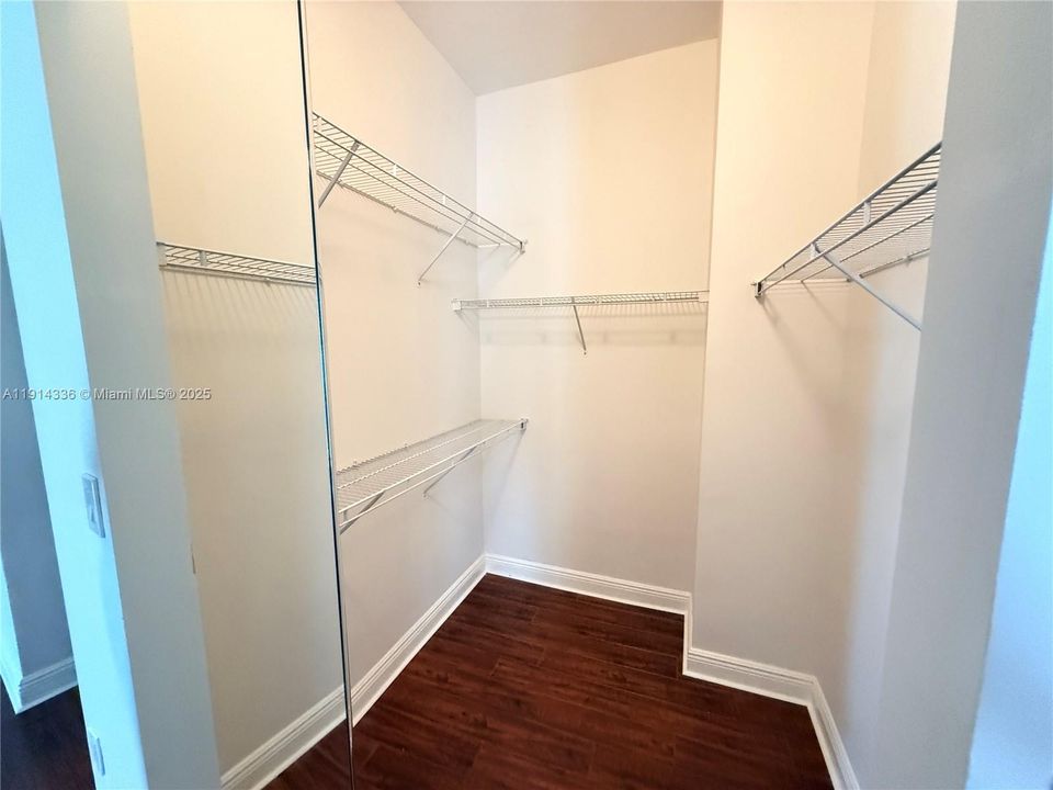 Walk-in Closet 1