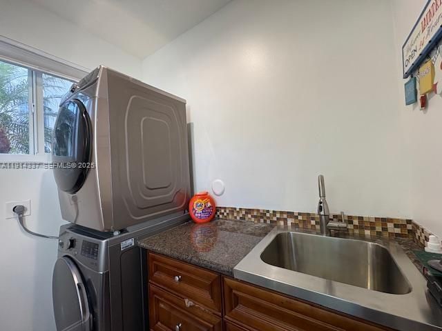 For Sale: $1,100,000 (3 beds, 3 baths, 2036 Square Feet)