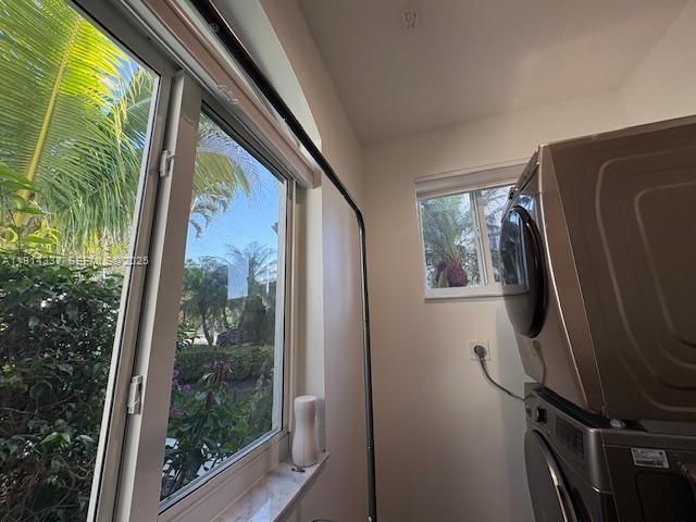 For Sale: $1,100,000 (3 beds, 3 baths, 2036 Square Feet)