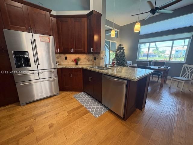 For Sale: $1,100,000 (3 beds, 3 baths, 2036 Square Feet)