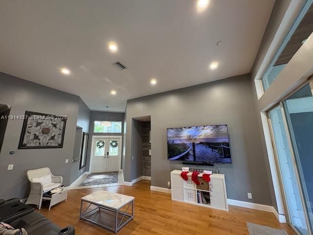 For Sale: $1,100,000 (3 beds, 3 baths, 2036 Square Feet)