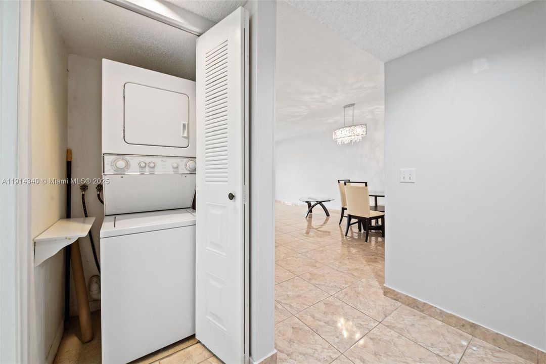 For Rent: $2,300 (2 beds, 2 baths, 1192 Square Feet)