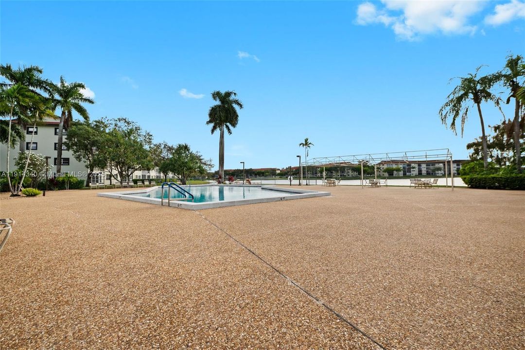 For Rent: $2,300 (2 beds, 2 baths, 1192 Square Feet)