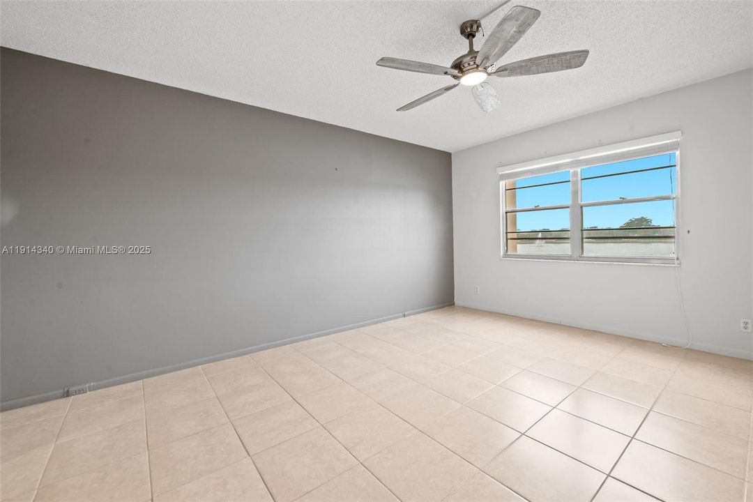 For Rent: $2,300 (2 beds, 2 baths, 1192 Square Feet)