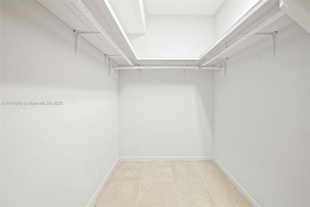 For Rent: $2,300 (2 beds, 2 baths, 1192 Square Feet)