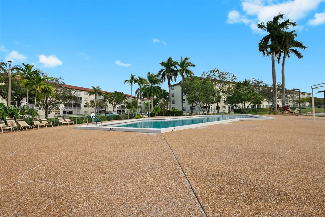 For Rent: $2,300 (2 beds, 2 baths, 1192 Square Feet)