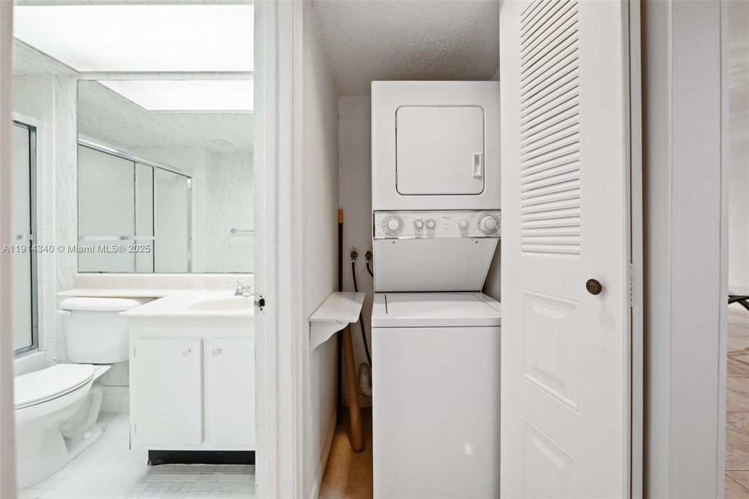 For Rent: $2,300 (2 beds, 2 baths, 1192 Square Feet)