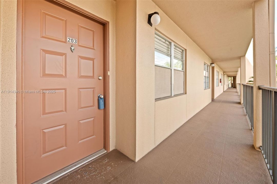 For Rent: $2,300 (2 beds, 2 baths, 1192 Square Feet)