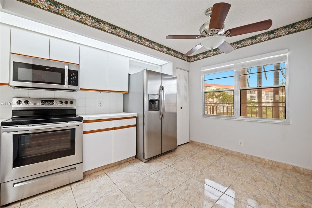 For Rent: $2,300 (2 beds, 2 baths, 1192 Square Feet)