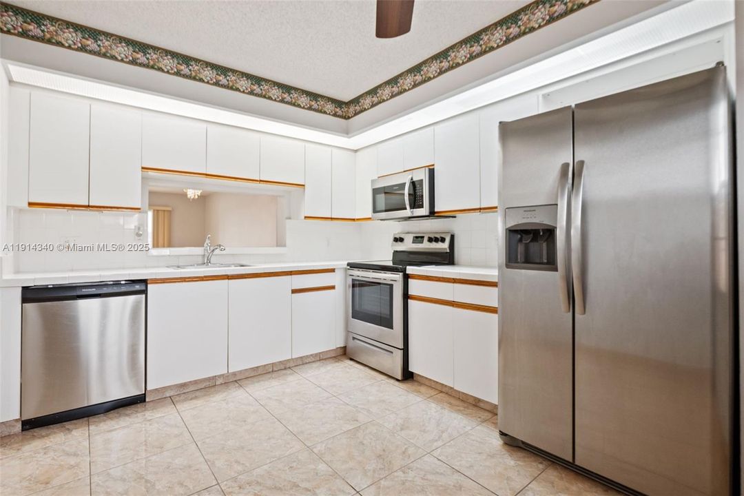 For Rent: $2,300 (2 beds, 2 baths, 1192 Square Feet)