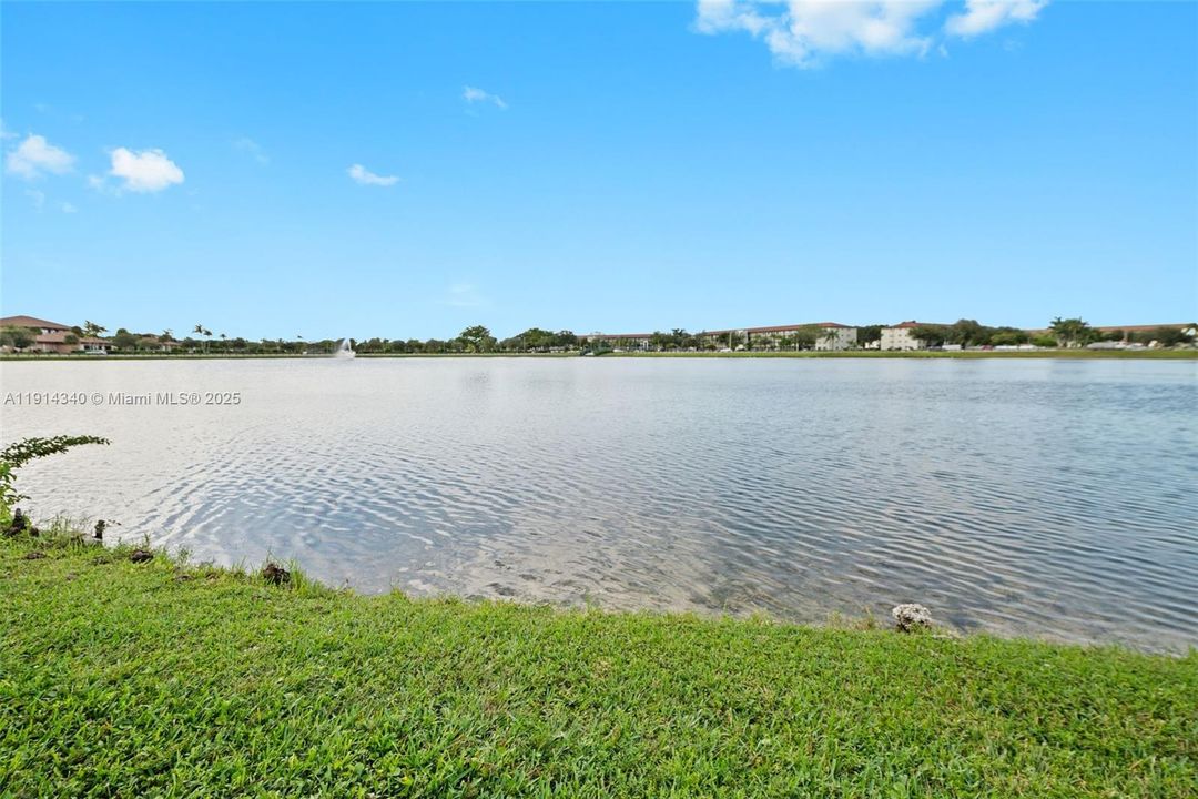 For Rent: $2,300 (2 beds, 2 baths, 1192 Square Feet)