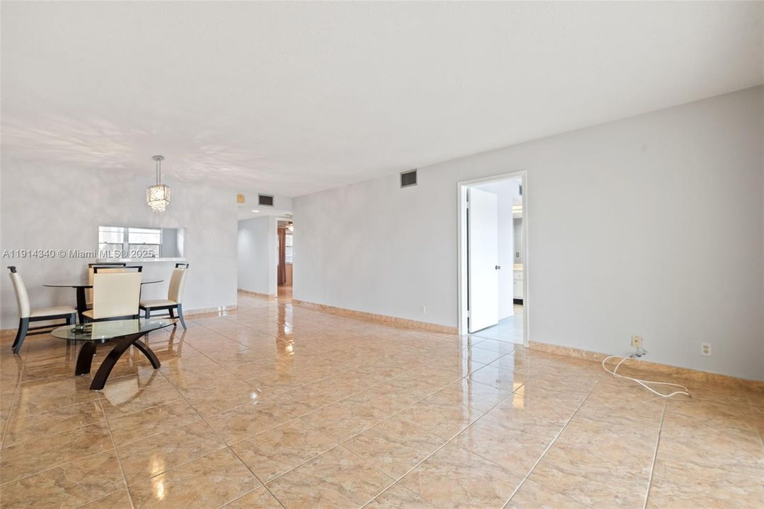 For Rent: $2,300 (2 beds, 2 baths, 1192 Square Feet)