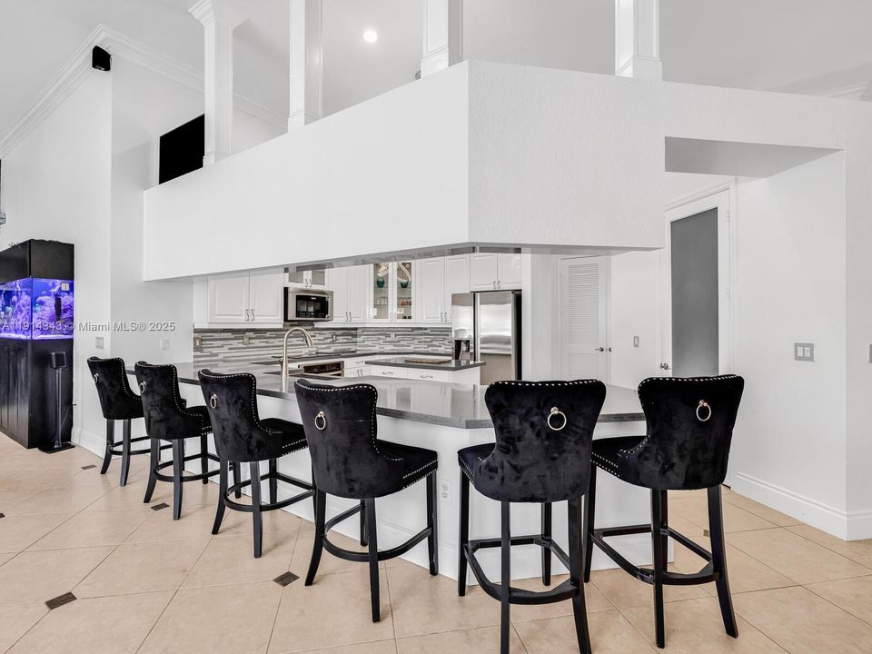 待售: $2,500,000 (5 贝兹, 4 浴室, 4130 平方英尺)