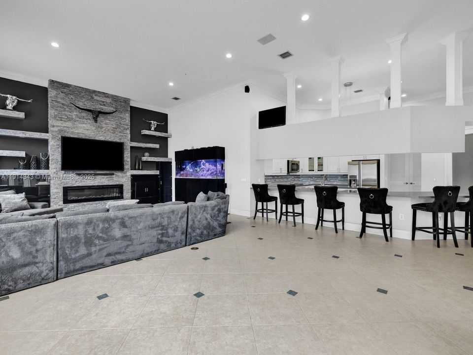 待售: $2,500,000 (5 贝兹, 4 浴室, 4130 平方英尺)