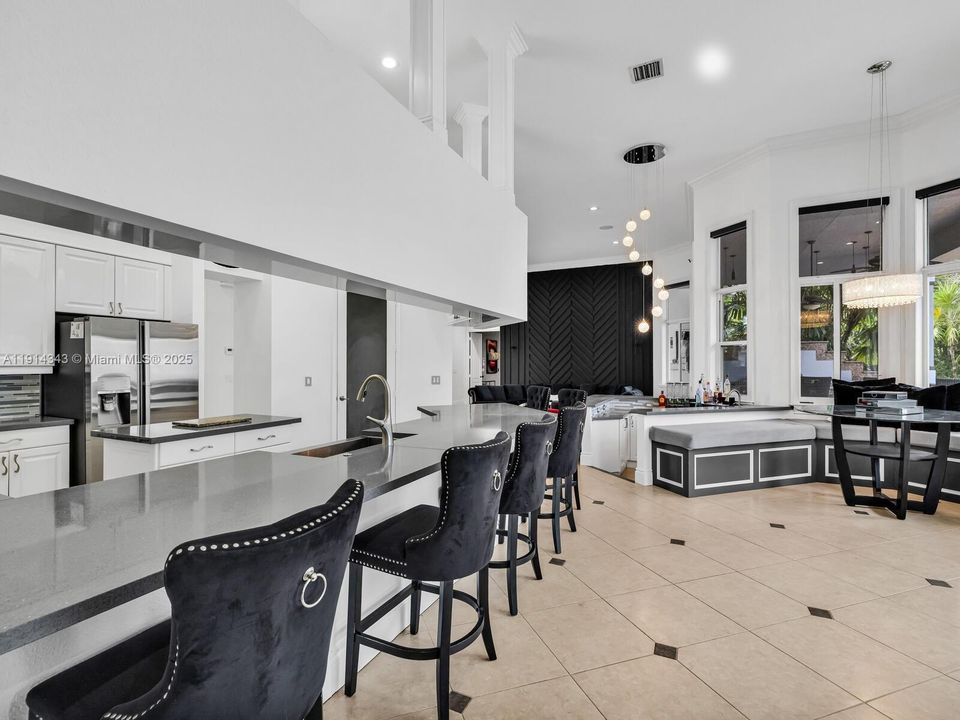 待售: $2,500,000 (5 贝兹, 4 浴室, 4130 平方英尺)