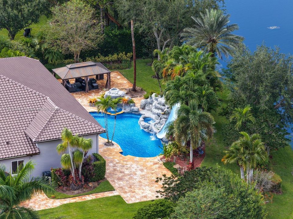 待售: $2,500,000 (5 贝兹, 4 浴室, 4130 平方英尺)