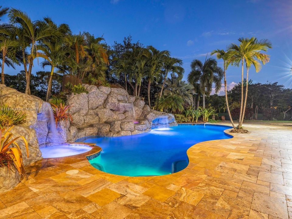 待售: $2,500,000 (5 贝兹, 4 浴室, 4130 平方英尺)