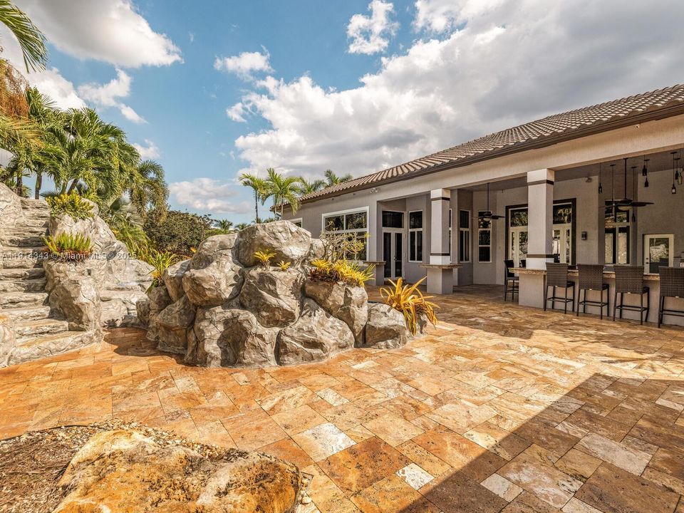 待售: $2,500,000 (5 贝兹, 4 浴室, 4130 平方英尺)