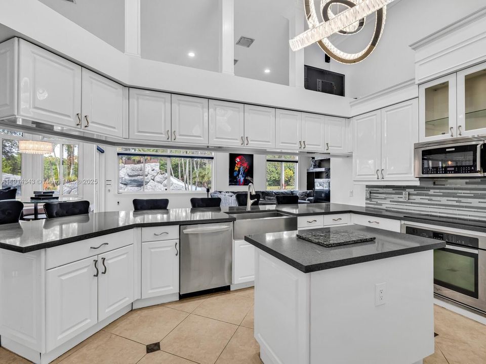 待售: $2,500,000 (5 贝兹, 4 浴室, 4130 平方英尺)