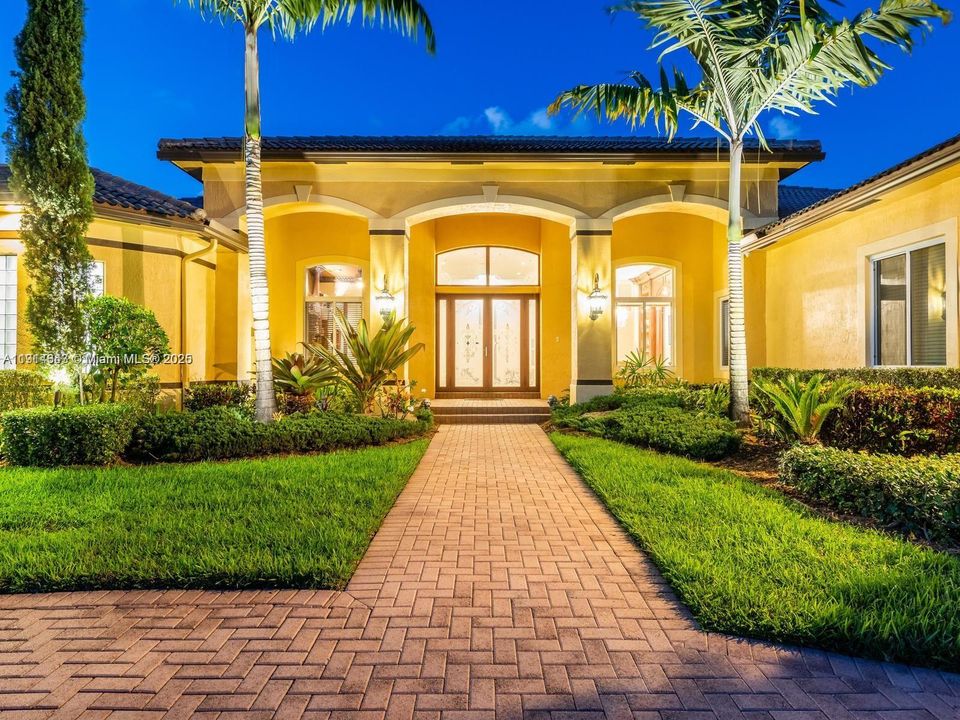 待售: $2,500,000 (5 贝兹, 4 浴室, 4130 平方英尺)